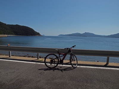 28奈留島の海とアカカメくん.jpg